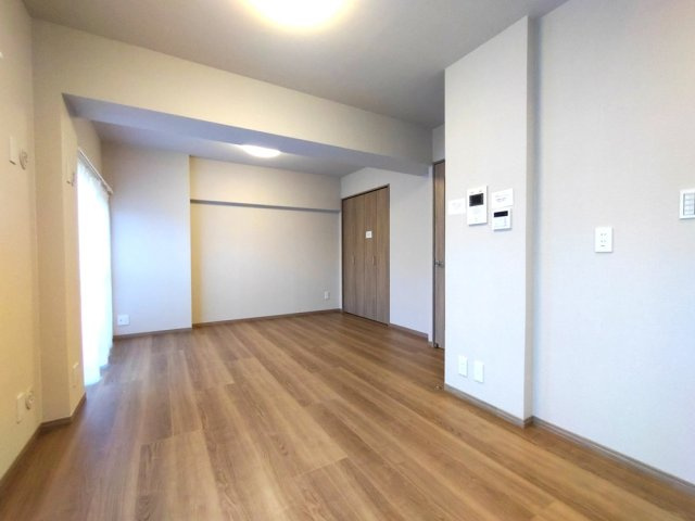 ダイナコート吉塚の居間・リビング|家具を配置しやすいリビング。
リビングは1番長く居るお部屋だから、使いやすいことが何より大切☆
