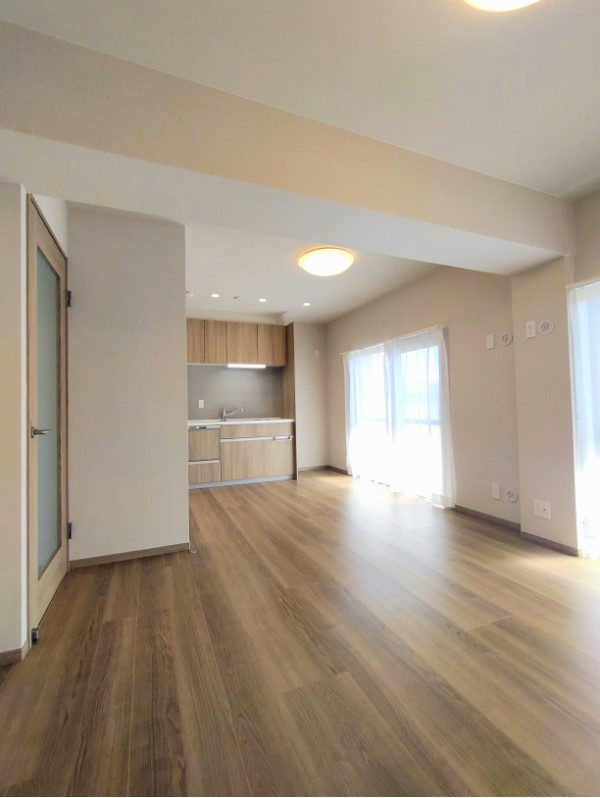 ダイナコート吉塚の居間・リビング|南向きリビングなので、陽当たりよく居心地の良いお部屋になりそうです☆