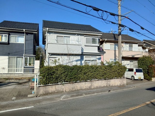 東松山市大字石橋中古戸建の前面道路含む現地写真