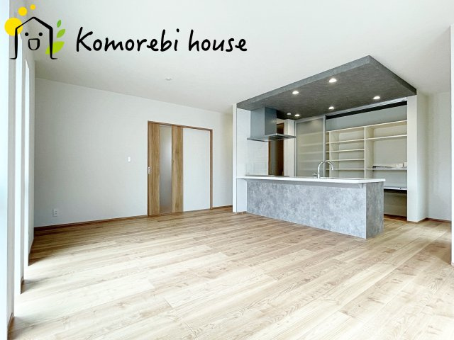 伊奈町寿　新築一戸建て　タマタウン　01の居間・リビング|こちらの居間で趣味の時間をお楽しみください