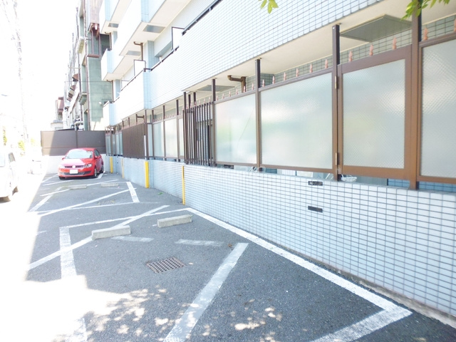 フラタニティ赤羽の駐車場|駐車場です☆