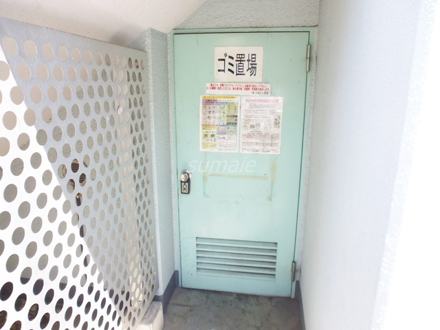 フラタニティ赤羽のその他共用部分|敷地内ゴミ置場です♪