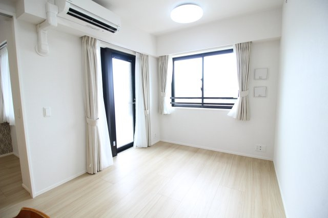 レ・ジェイド桜上水ティアラの居間・リビング