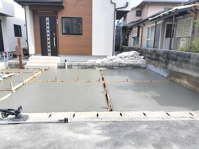 西区拾六町4丁目 新築戸建　B号棟の駐車場