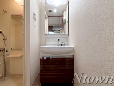 【独立洗面台】 | プレサンス大須観音 | 独立洗面台、小物を置くことができて便利です