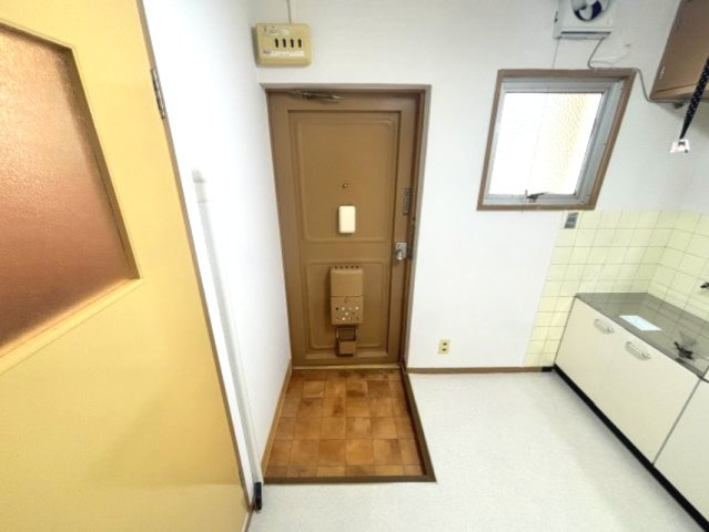 西灘マンションの玄関