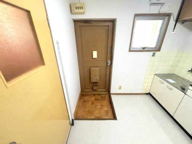 西灘マンションの玄関