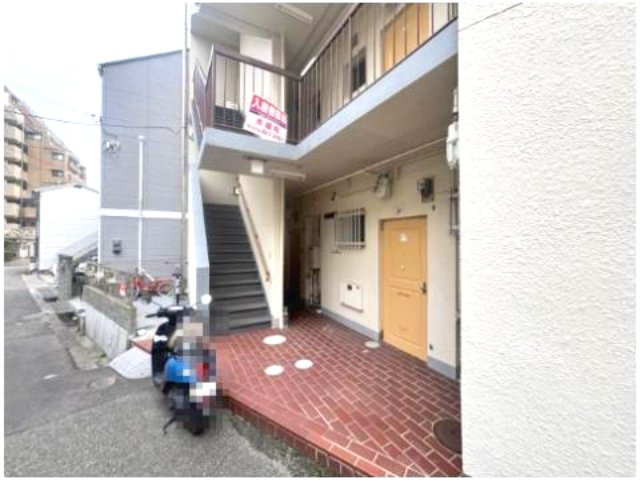 西灘マンションのエントランス