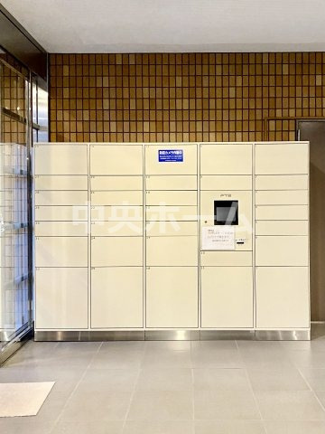 ゾンネンハイム北砂の設備|【宅配ボックス】在宅時・不在時に関わらず、居住者の代わりに非対面で宅配物を受け取ってくれる便利な設備です。見学時にはお部屋だけではなく共用部分もぜひチェックしてください。