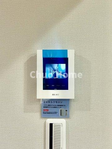 ゾンネンハイム北砂のセキュリティ|【モニターホン】誰が来たかすぐにわかるカラーモニター付きインターホン。通話ボタンを押すまでは室内の音は漏れていませんので相手を確かめてから応対できます。