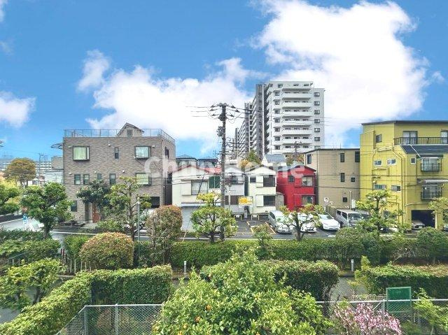 ゾンネンハイム北砂の展望|手を伸ばせば、ふれることが出来そうな環境が、そのままインテリアになったような印象です。その豊かな眺望にふさわしい空間には、通風・採光にも優れ、心地よい光と風があふれています