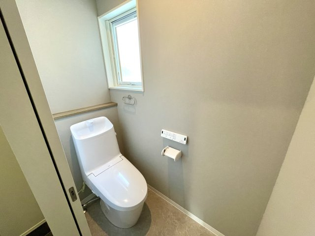 【トイレ】 | 【新築分譲住宅】東根市六田　平屋建て　全2棟 | 【Toilet】
寛ぎだけではない、快適な生活を送る為に必要なもの。毎日使う場所だから、より快適な空間に仕上げられています。