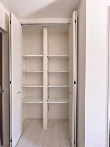 新築戸建・新築建売　福島市渡利第6　渡利小・渡利中の収納|大容量のシューズボックスがあり収納豊富な玄関スペース。