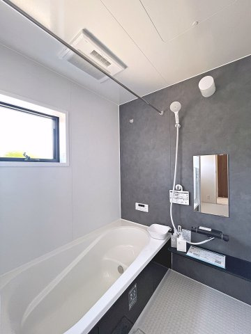 新築戸建・新築建売　福島市渡利第6　渡利小・渡利中の浴室|浴室乾燥機付き＆小窓付きなのでカビの発生を抑制！浴室を清潔に保つことができます！