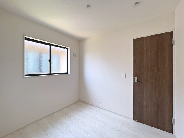 新築戸建・新築建売　福島市渡利第6　渡利小・渡利中の洋室|シンプルなので様々なテイストのインテリアも合いそうですね！