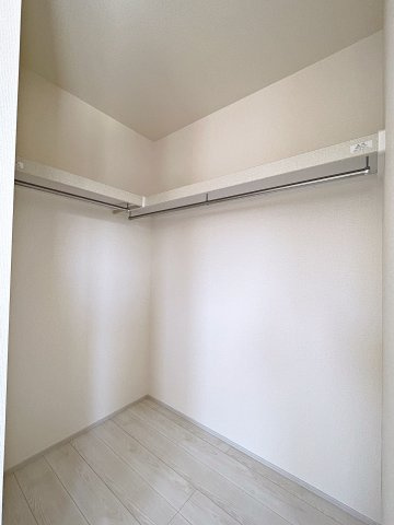 新築戸建・新築建売　福島市渡利第6　渡利小・渡利中の収納|WICはハンガーパイプがついているので衣類がきれいに整理整頓できます！