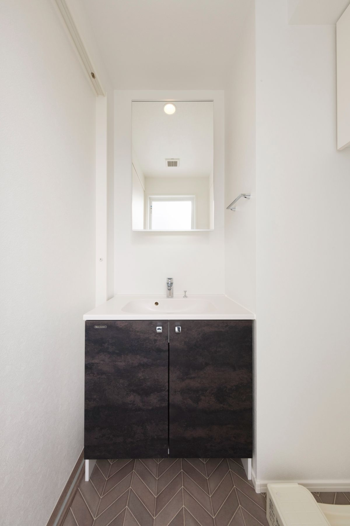 新品家具付きマンション博多駅南13B(KaGood福岡)の独立洗面台