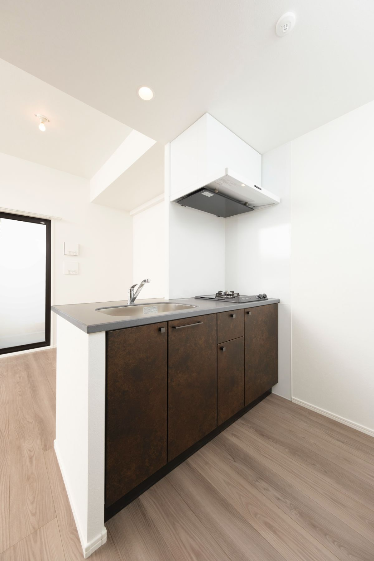 新品家具付きマンション博多駅南13B(KaGood福岡)のキッチン