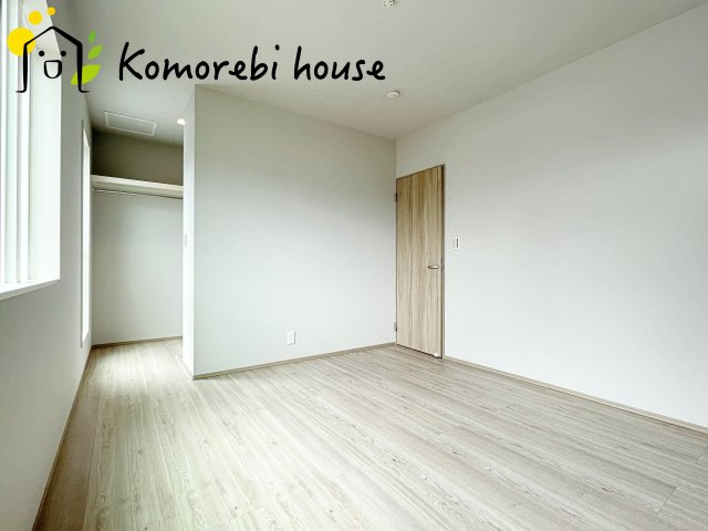 伊奈町寿　新築一戸建て　タマタウン　02の洋室|広々とした洋室です