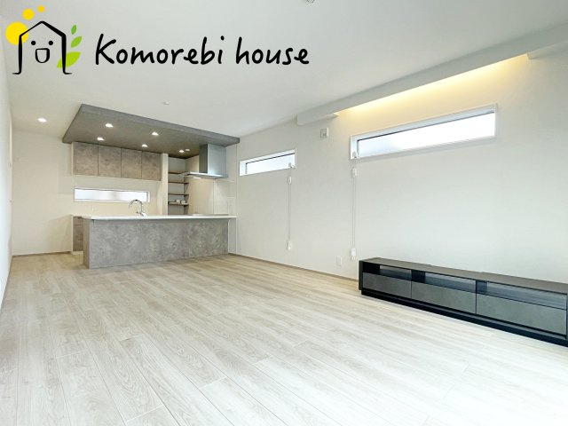 伊奈町寿　新築一戸建て　タマタウン　02の居間・リビング|おしゃれな居間です