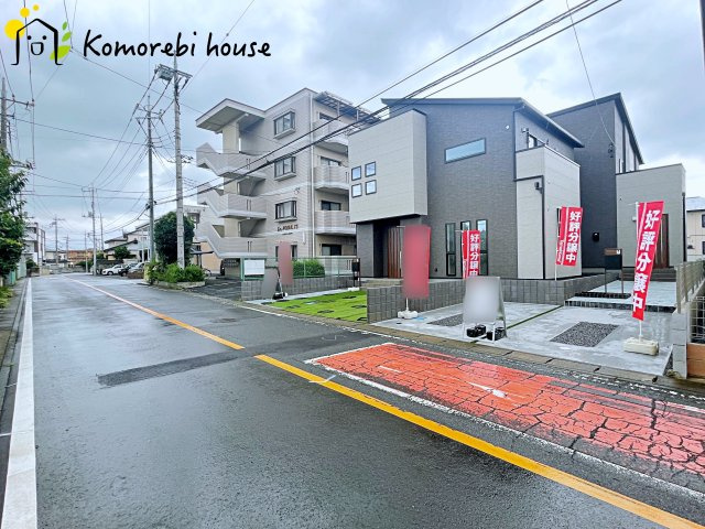 伊奈町寿　新築一戸建て　タマタウン　02の前面道路含む現地写真|前面道路含む現地写真です