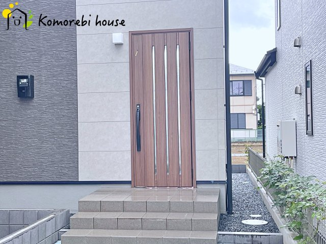 伊奈町寿　新築一戸建て　タマタウン　02の玄関|落ち着いた玄関です