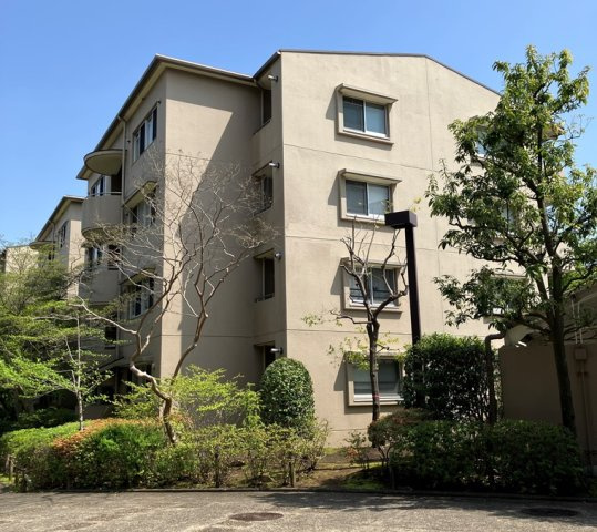 しいの木台ハイツ６号棟の外観