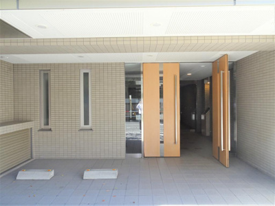 【エントランス】 | コンフォール高田馬場 | 清潔なエントランスです