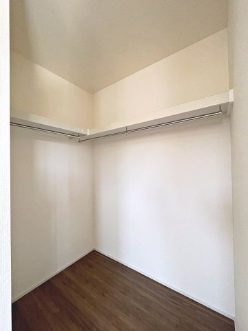 新築戸建・新築建売　福島市渡利第6　渡利小・渡利中の収納|WICはハンガーパイプがついているので衣類がきれいに整理整頓できます！