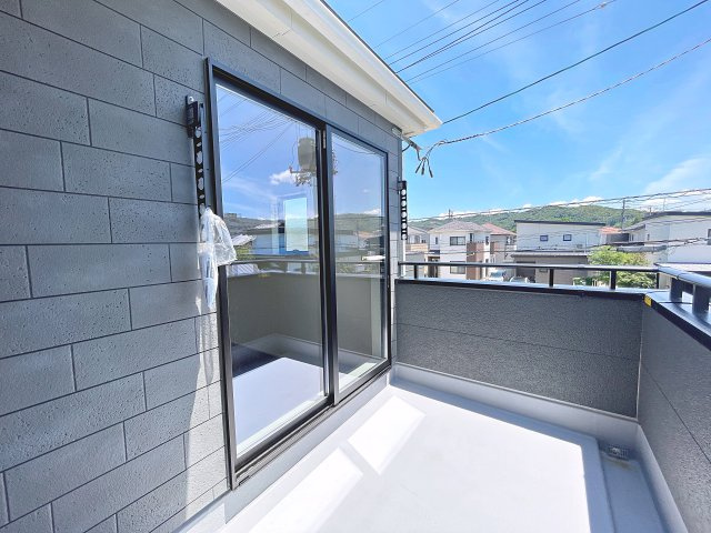 新築戸建・新築建売　福島市渡利第6　渡利小・渡利中のバルコニー|南側のバルコニーは陽当たりが良くお洗濯物も良く乾きそうです！