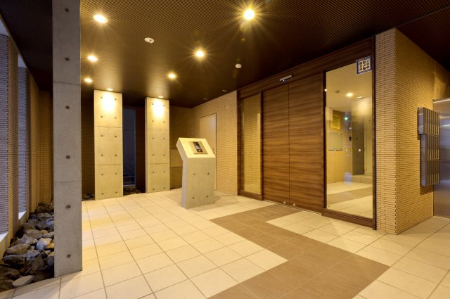 ＳＯＬＡＲＥ（ソラーレ）のロビー|バイクガレージ月1万円にて契約可能でです！