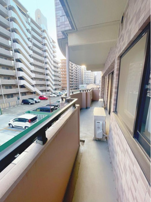 【バルコニー】 | ヴィザージュ海老名 | 外からの目が気にならないバルコニーで洗濯物が干せます