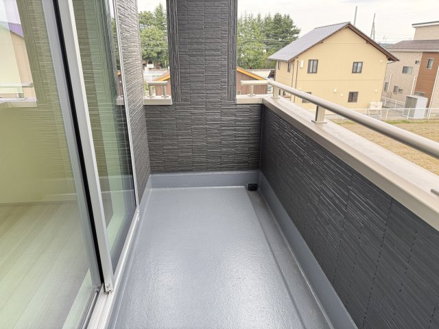 第５沼田市高橋場町　新築戸建　２号棟のバルコニー|南面バルコニー付きです♪洗濯物が良く乾きますよ☆