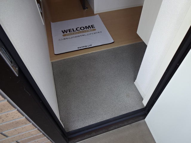 クレスト玉手の玄関