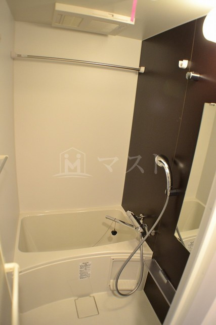 プレサンス玉造ザライブの浴室