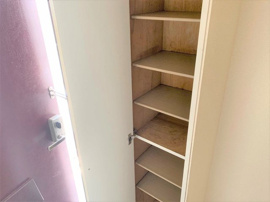 明るい色調の室内です