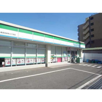 コンビニ「ファミリーマートアスロード鶴見向まで147ｍ」