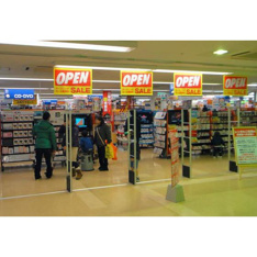 レンタルビデオ「ゲオ町屋店まで2063ｍ」ゲオ町屋店