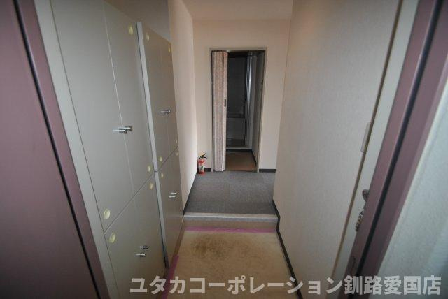 【玄関】 | ◆収益物件◆富士マンション浪花　411号室 | 大型シューズボックス完備！すっきりとした玄関でお出迎え♪