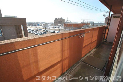 【バルコニー】 | ◆収益物件◆富士マンション浪花　411号室 | 開放感抜群！陽当たり良好な南東向きバルコニー☆