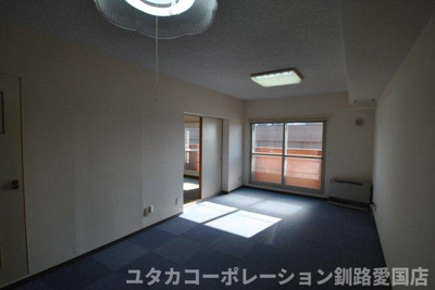 【居間・リビング】 | ◆収益物件◆富士マンション浪花　411号室 | 陽当たり良好！明るく開放的な居住空間☆