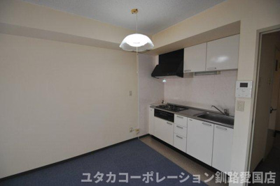 【キッチン】 | ◆収益物件◆富士マンション浪花　411号室 | 自炊もスムーズ！機能的なシステムキッチン♪