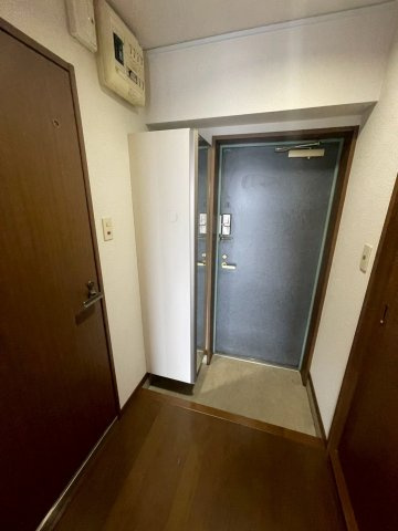 久留米市津福本町の賃貸マンションの玄関