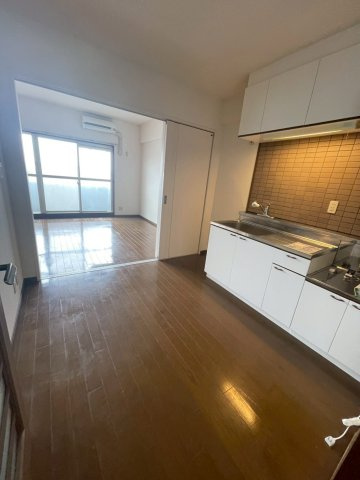 久留米市津福本町の賃貸マンションの居間・リビング