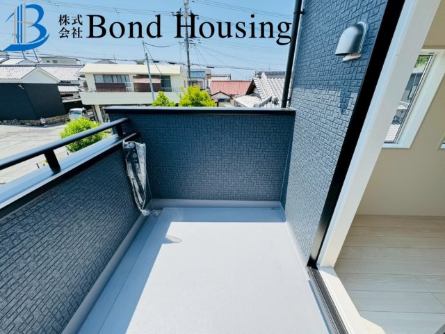 全3区画　LDK20.5帖で広々　魚住町中尾　2号棟　新築戸建のバルコニー