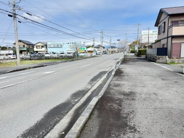 焼津市　大住　中古住宅　4LDKの前面道路含む現地写真