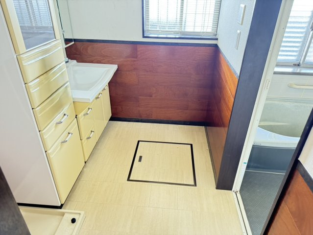 焼津市　大住　中古住宅　4LDKの独立洗面台