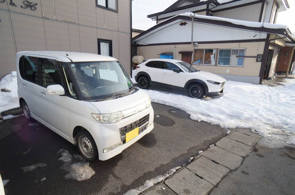 ケイアンドエイチの駐車場