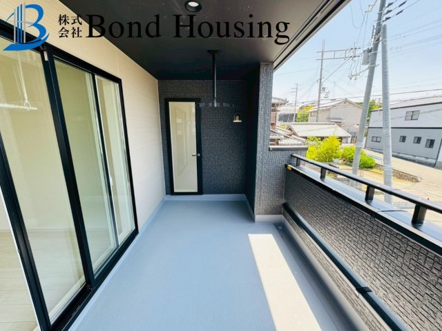 全3区画　全居室南向き陽当たり良好　魚住町中尾　3号棟　新築戸建のバルコニー