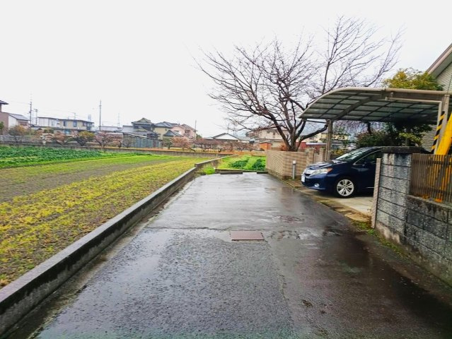 西条市洲之内甲354-4　中古戸建の前面道路含む現地写真|前面道路